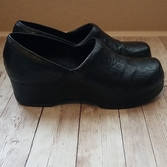 G.H. Bass&Co. Black embossed "Melinda"clogs size 8 - Picture 4 of 8